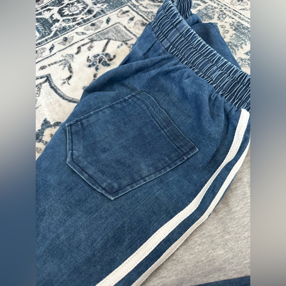 Pants - Picture 3 of 4